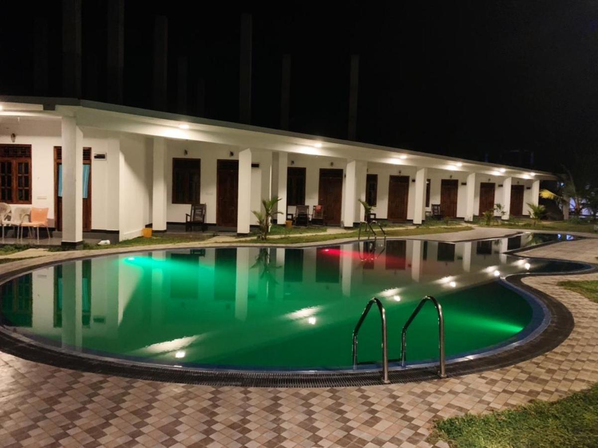 Guitar Bay Arugambay Hotel Vịnh Arugam Ngoại thất bức ảnh