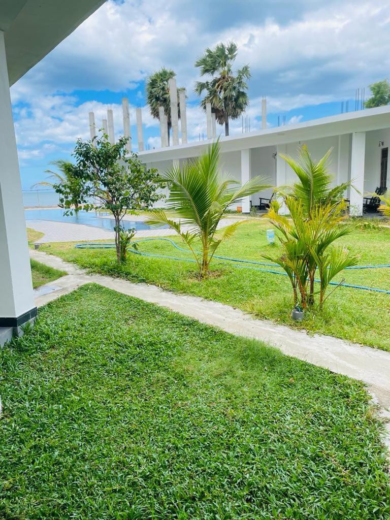 Guitar Bay Arugambay Hotel Vịnh Arugam Ngoại thất bức ảnh